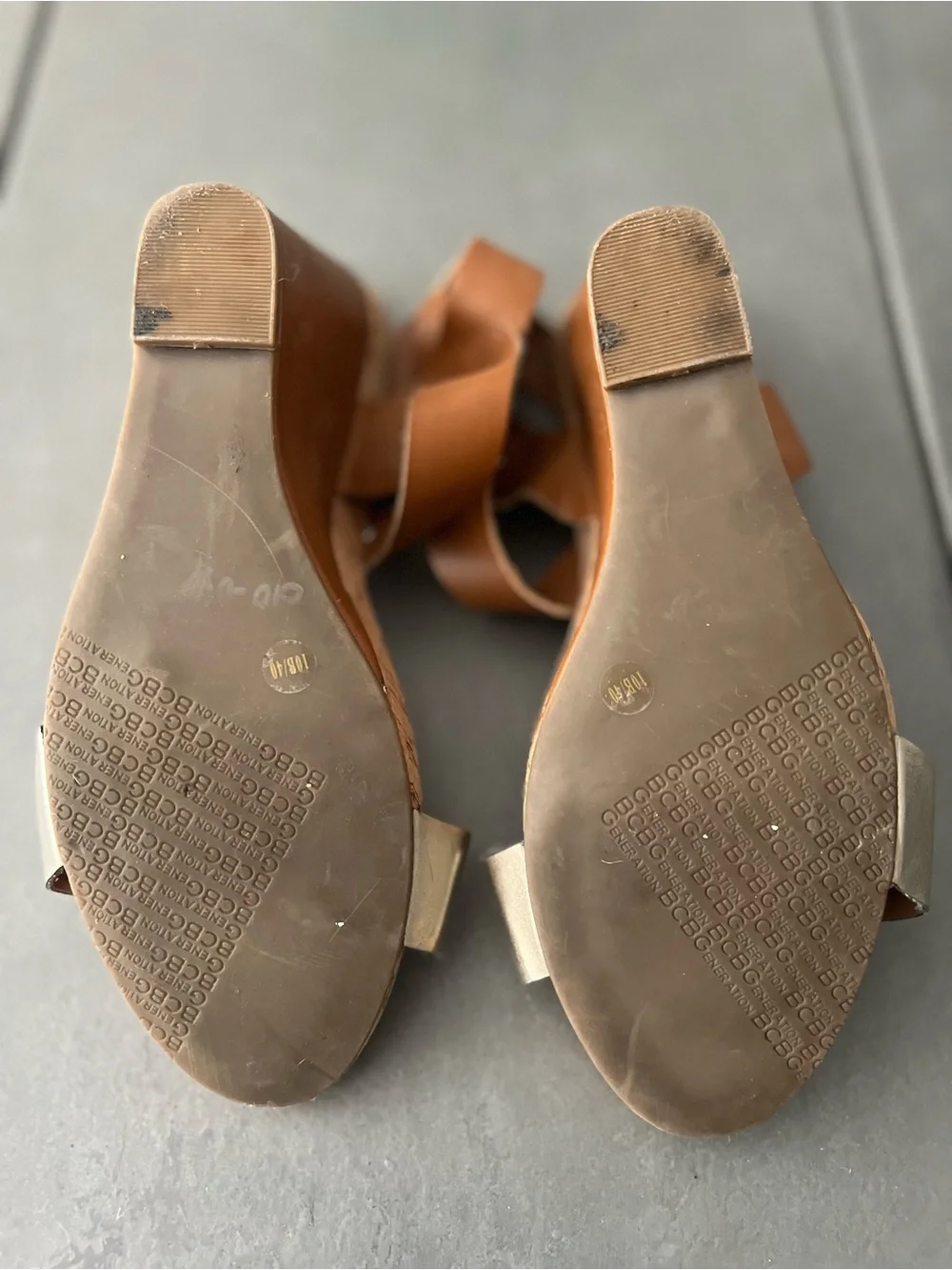 BCBGeneration‎ Brown Cork Wedge Sandals Metallic Strap Casual Resort Size 10